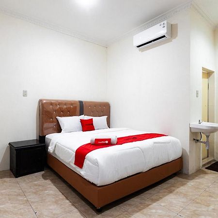 RedDoorz near Yuki Simpang Raya Mall Medan 2 Bagian luar foto