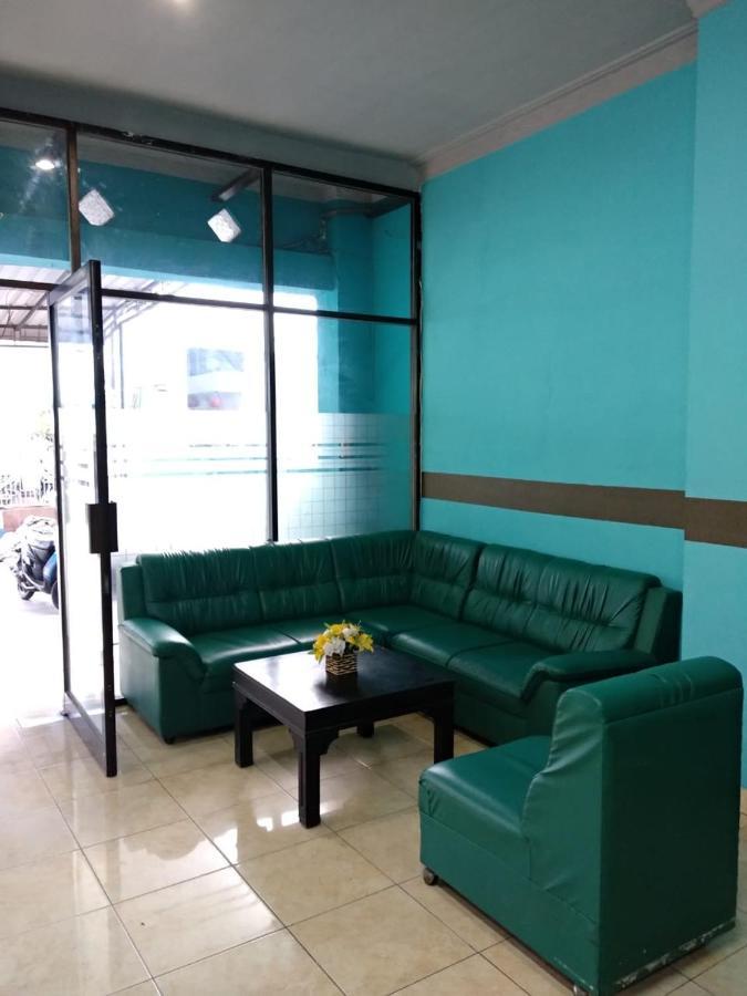 RedDoorz near Yuki Simpang Raya Mall Medan 2 Bagian luar foto