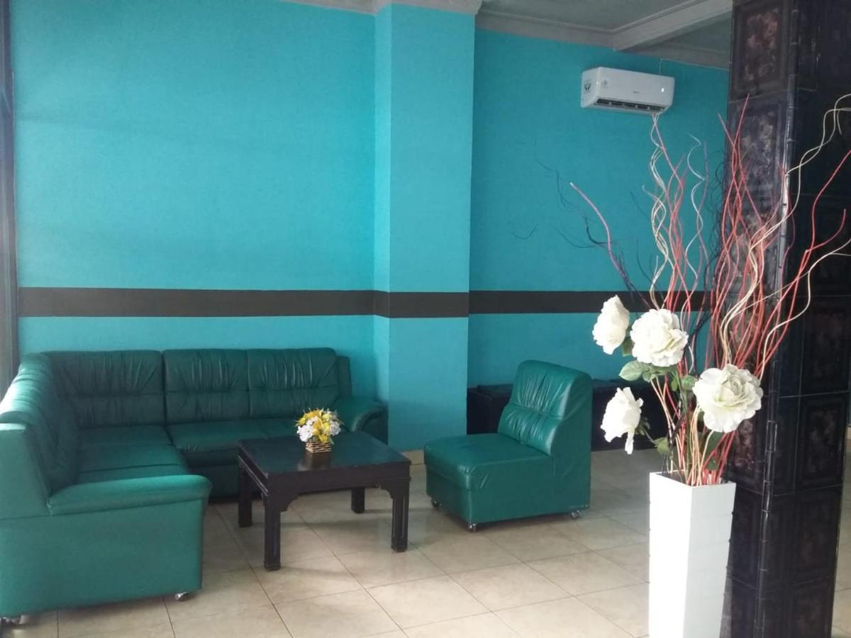 RedDoorz near Yuki Simpang Raya Mall Medan 2 Bagian luar foto