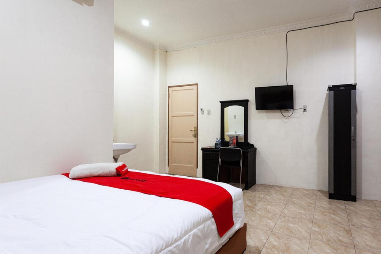 RedDoorz near Yuki Simpang Raya Mall Medan 2 Hotel Bagian luar foto