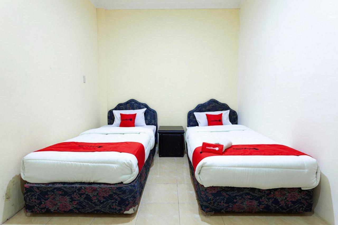 RedDoorz near Yuki Simpang Raya Mall Medan 2 Bagian luar foto