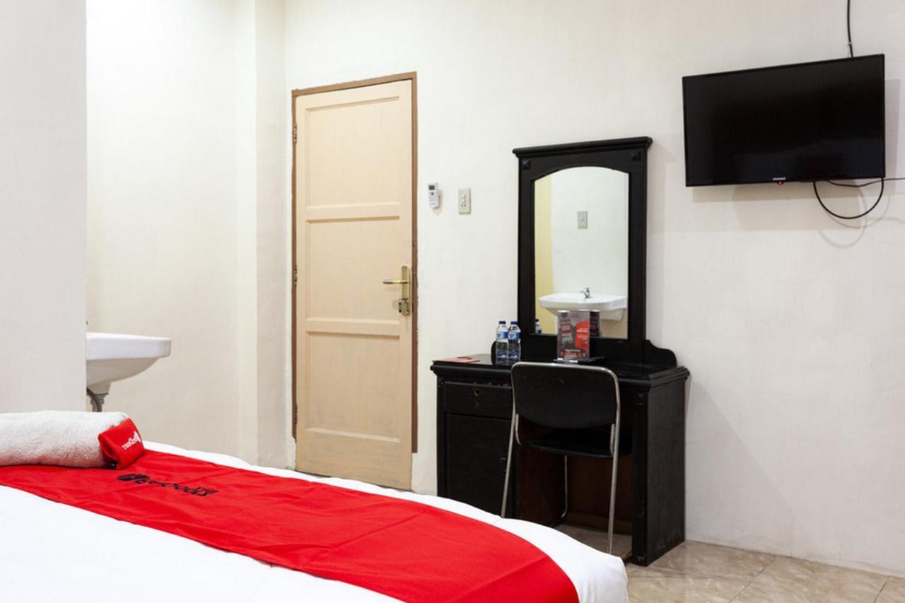 RedDoorz near Yuki Simpang Raya Mall Medan 2 Hotel Bagian luar foto