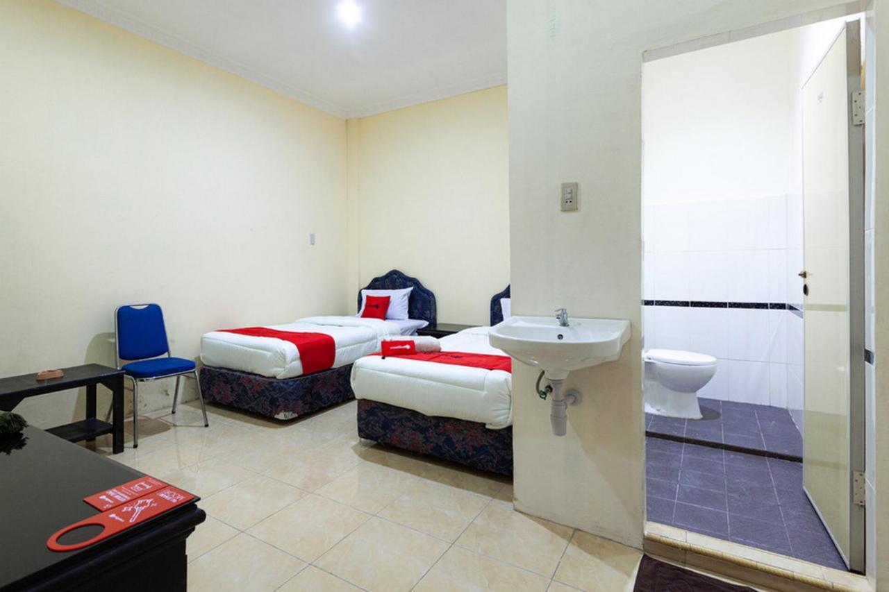 RedDoorz near Yuki Simpang Raya Mall Medan 2 Hotel Bagian luar foto